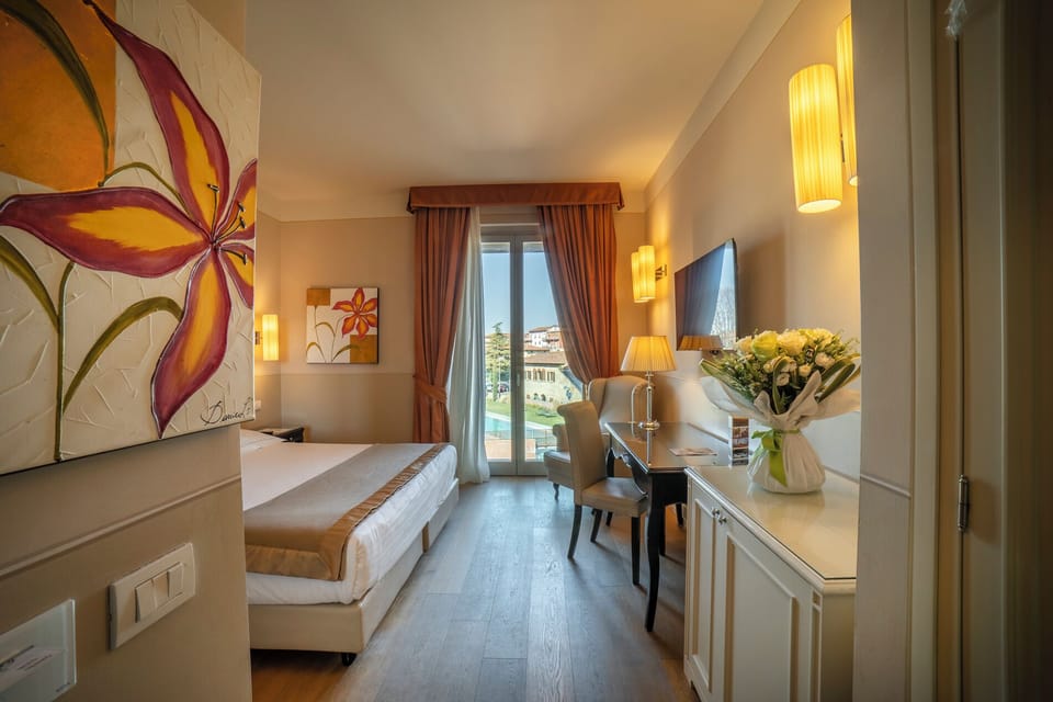 In-room safe, individually decorated, desk, soundproofing