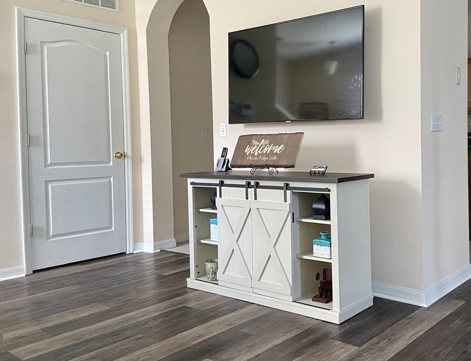 Villa Family Room TV