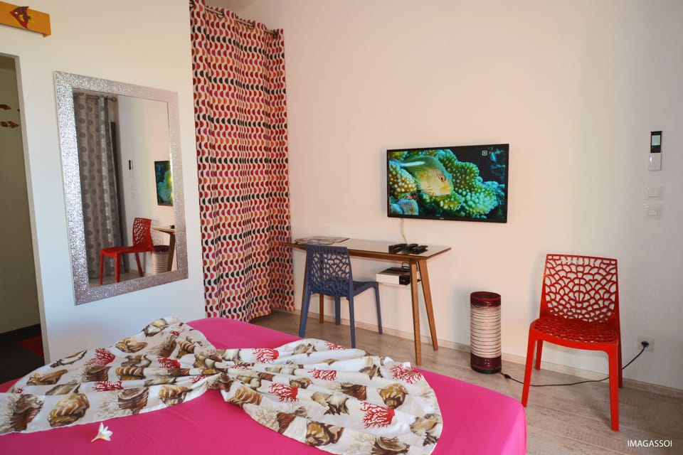 Comfort Bungalow, Hot Tub, Lagoon View | In-room safe, individually decorated, individually furnished