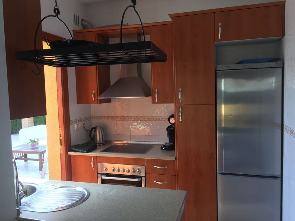 Huge fridge, dishwasher and oven.