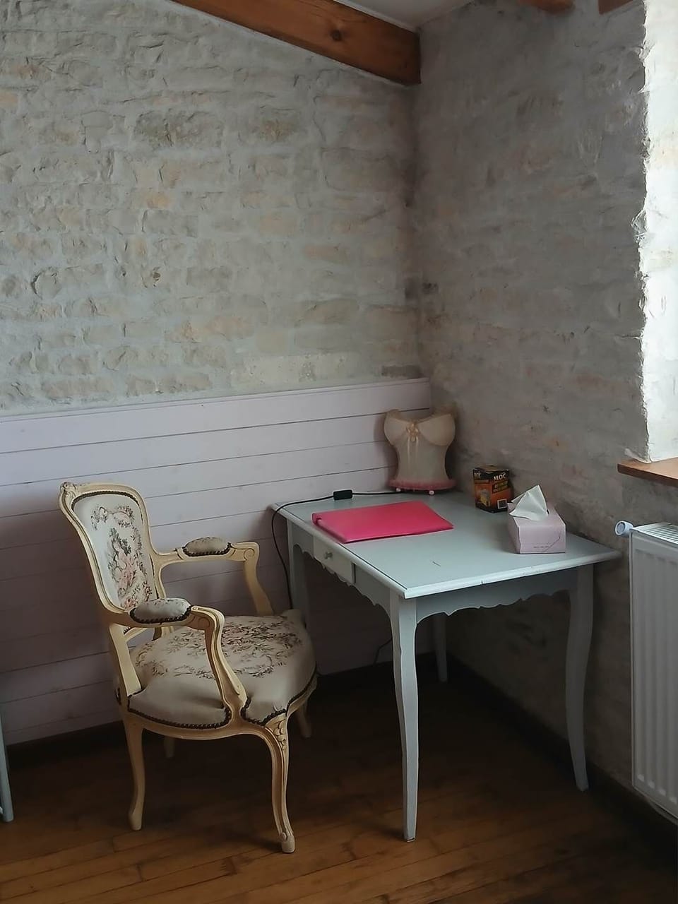 Le livret d'accueil sur le bureau