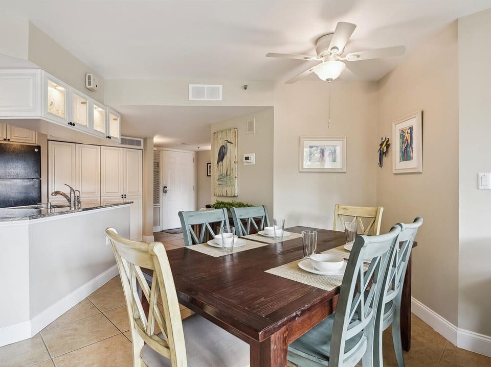 Dining Area with Seating for Six at 2412 Villamare