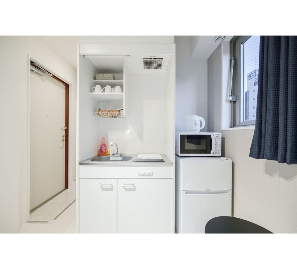 Standard Room | Private kitchen | Fridge, microwave, stovetop, electric kettle