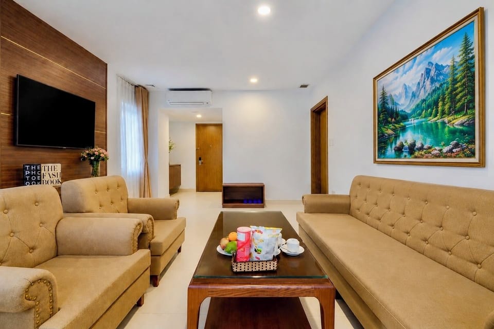 Luxury Suite, Hot Tub, City View | Living area | 32-inch flat-screen TV with cable channels, TV