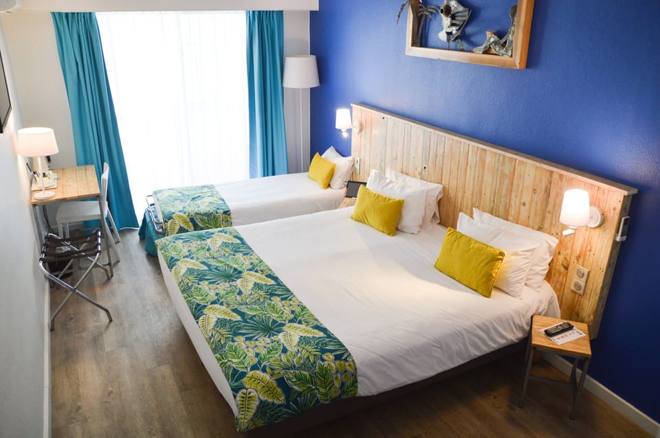 Triple Room | In-room safe, desk, free cribs/infant beds, free WiFi