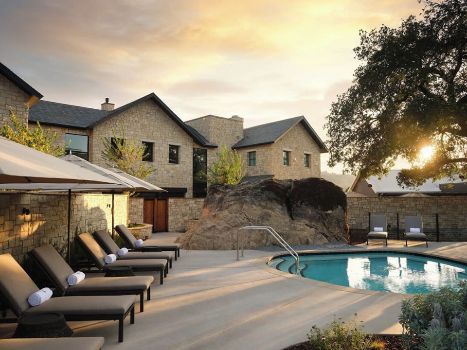 Couples treatment rooms, hot tub, steam room, body treatments
