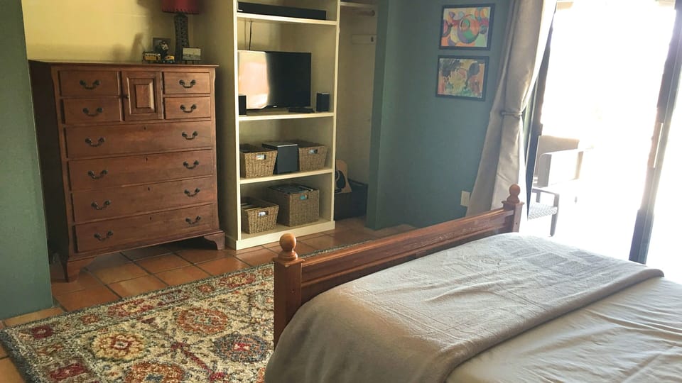 Middle bedroom Bluetooth sound bar and TV.