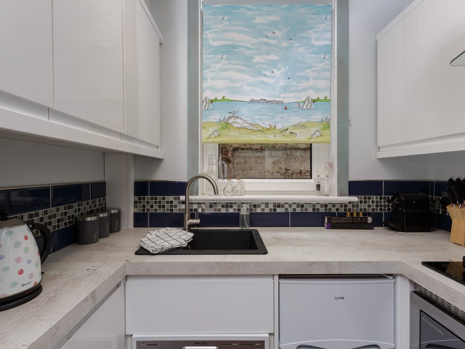 Luxury Apartment, Hot Tub, Garden View (Stopover Albany Garden) | Shared kitchen | Highchair