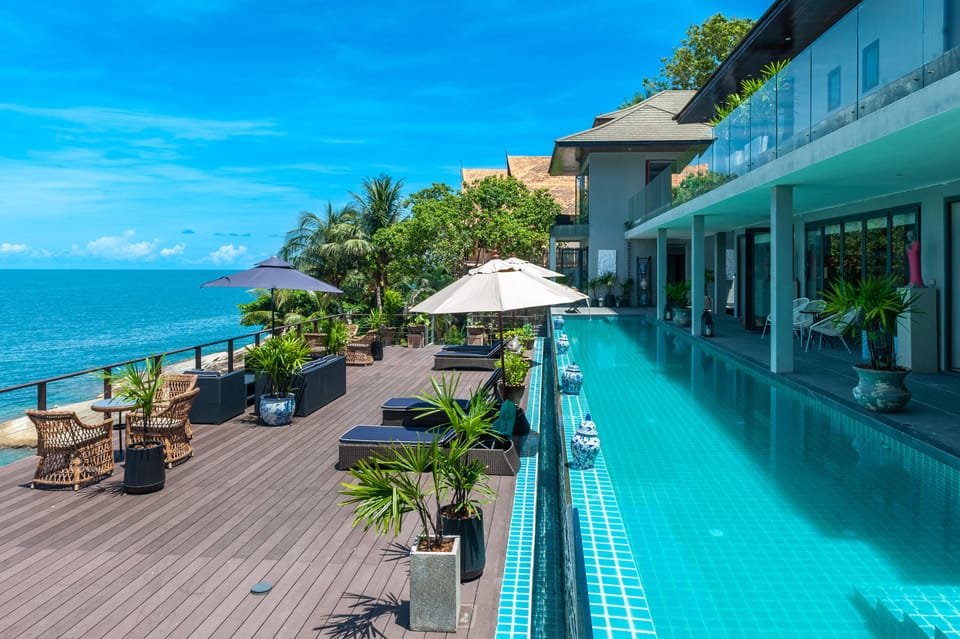 Outdoor pool, pool umbrellas, sun loungers