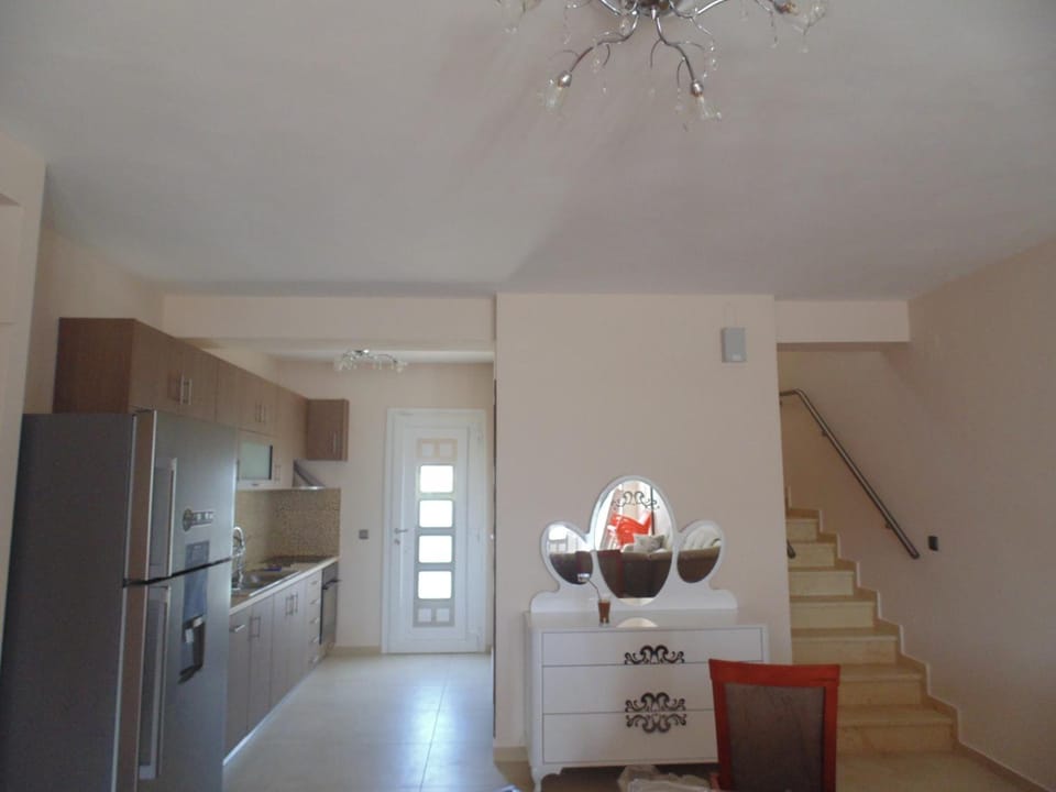 Deluxe Apartment, 3 Bedrooms, Sea View | Private kitchen | Full-size fridge, microwave, oven, stovetop