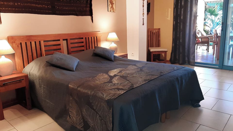 Comfort Studio, 1 Queen Bed, Non Smoking | Premium bedding, in-room safe, individually decorated
