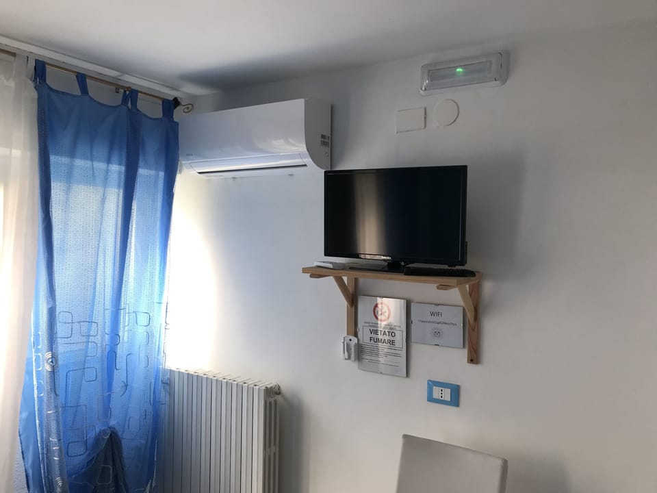 Double Room (External Private Bathroom) | Room amenity