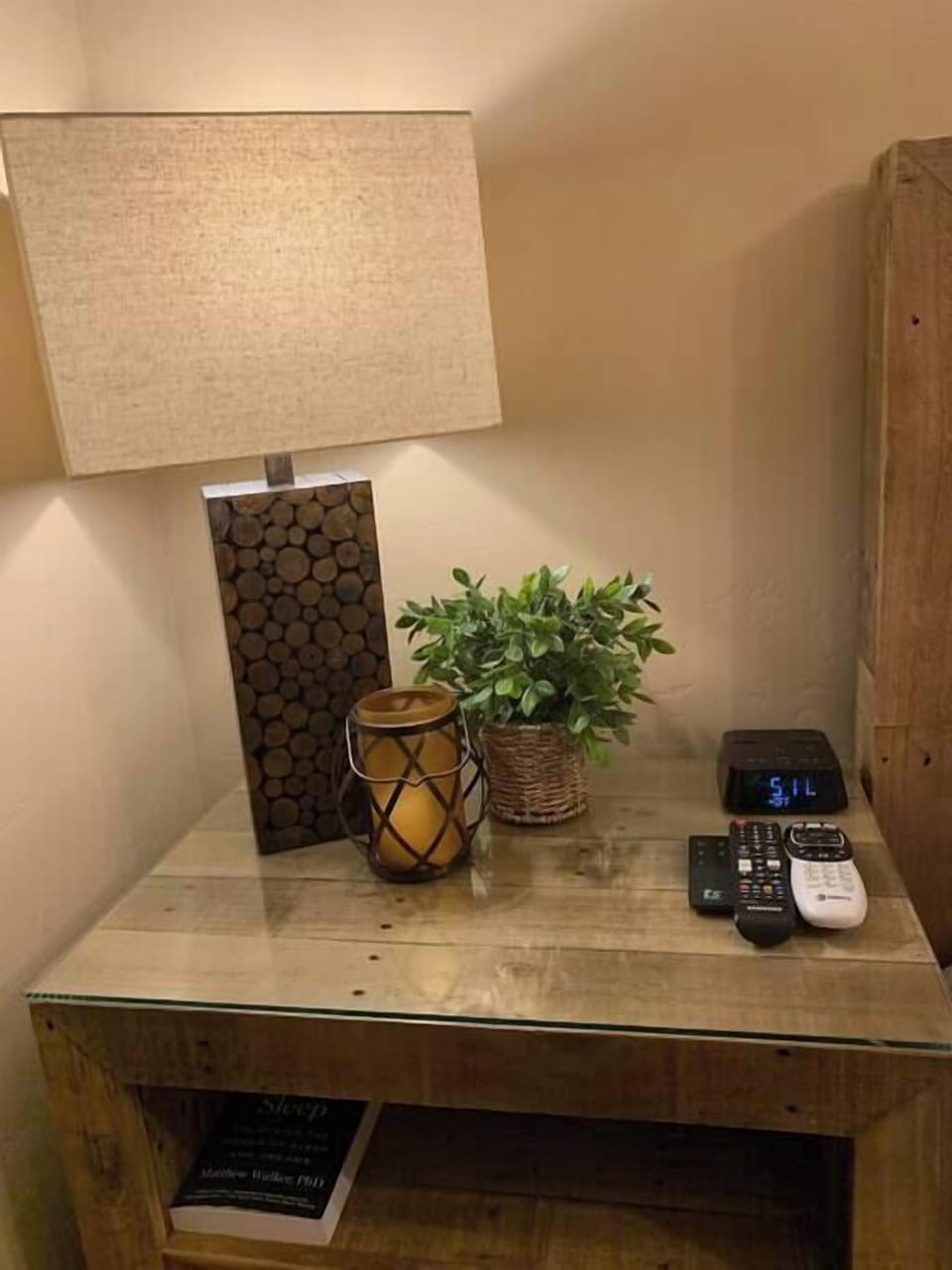 Master nightstand with USB/Alarm Clock
