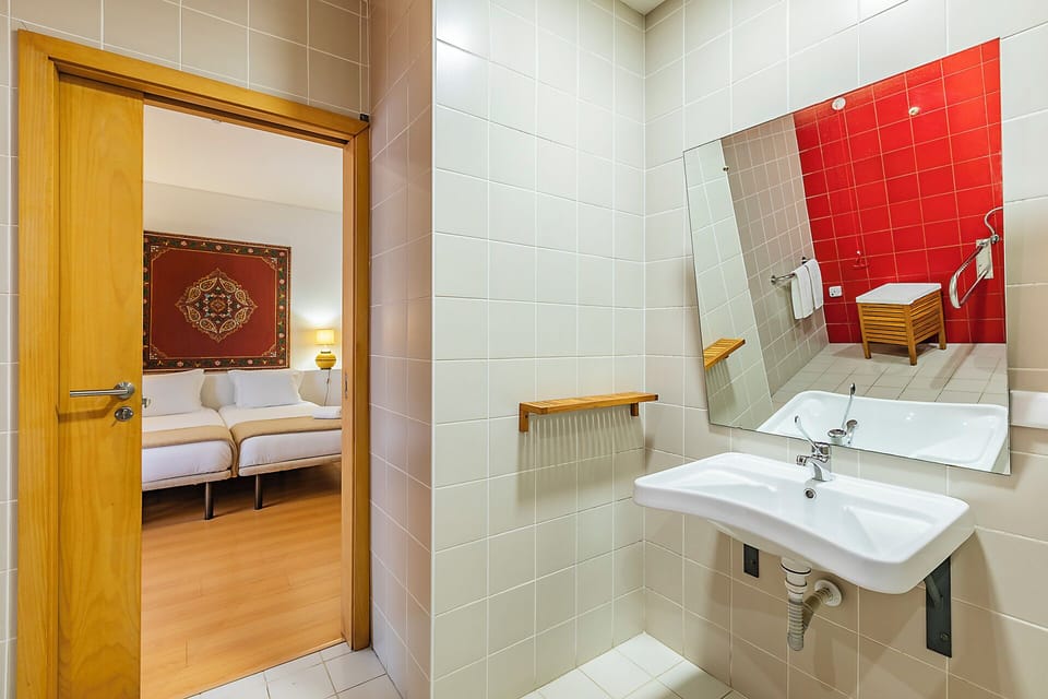 Shower, towels