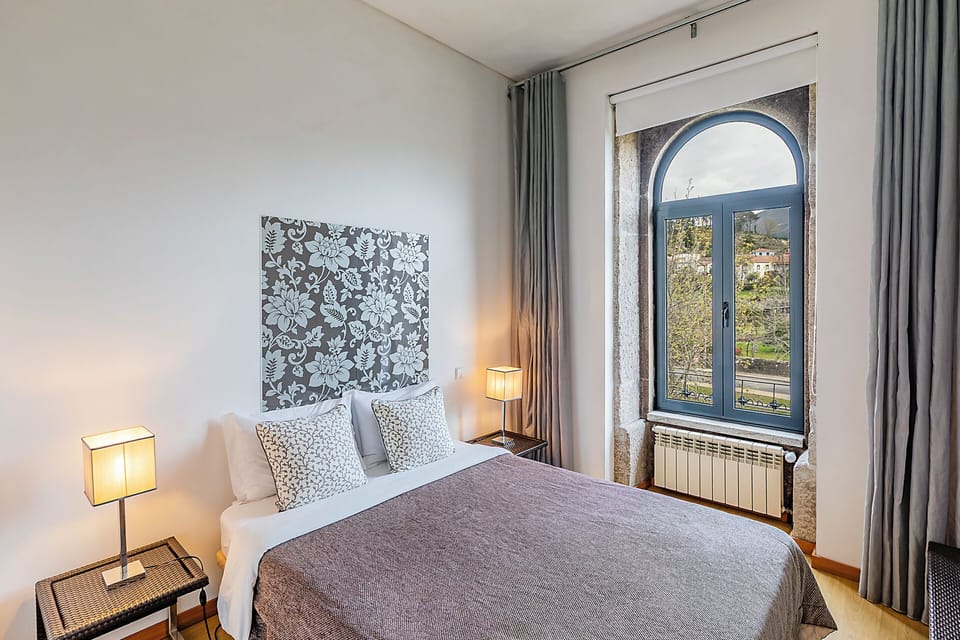 Double Room, Private Bathroom | 20 bedrooms, blackout drapes, free WiFi, bed sheets