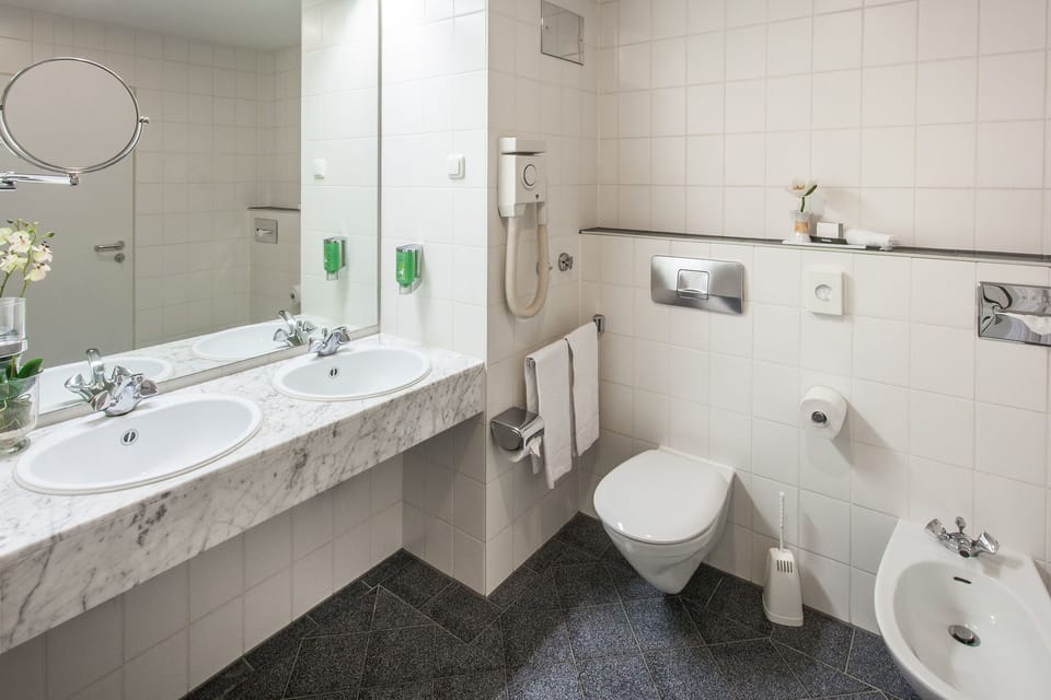 Bathtub, free toiletries, hair dryer, towels