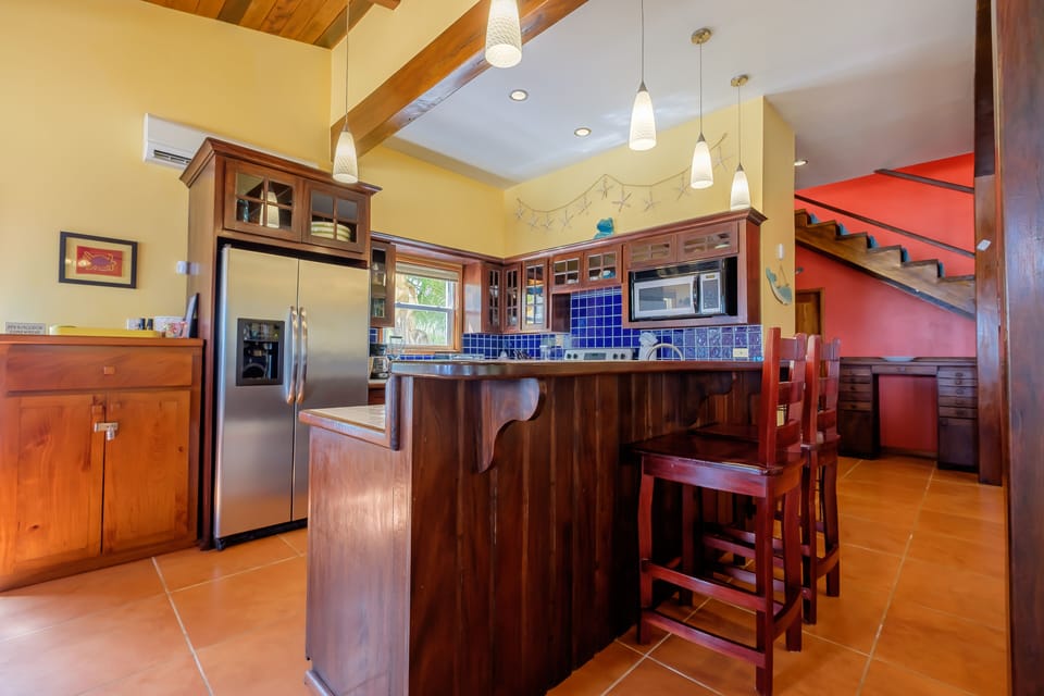 House, 4 Bedrooms | Private kitchen | Microwave, blender, cookware/dishes/utensils, freezer