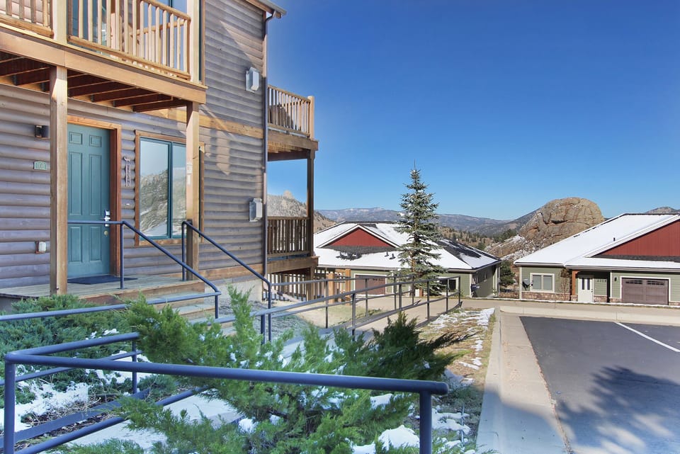 Condo, 2 Bedrooms | Property grounds