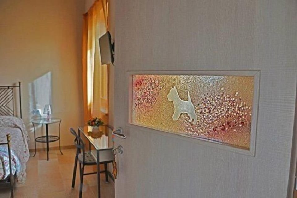 Romantic Double Room, Pool View (Cane) | Individually furnished, desk, laptop workspace, free cribs/infant beds