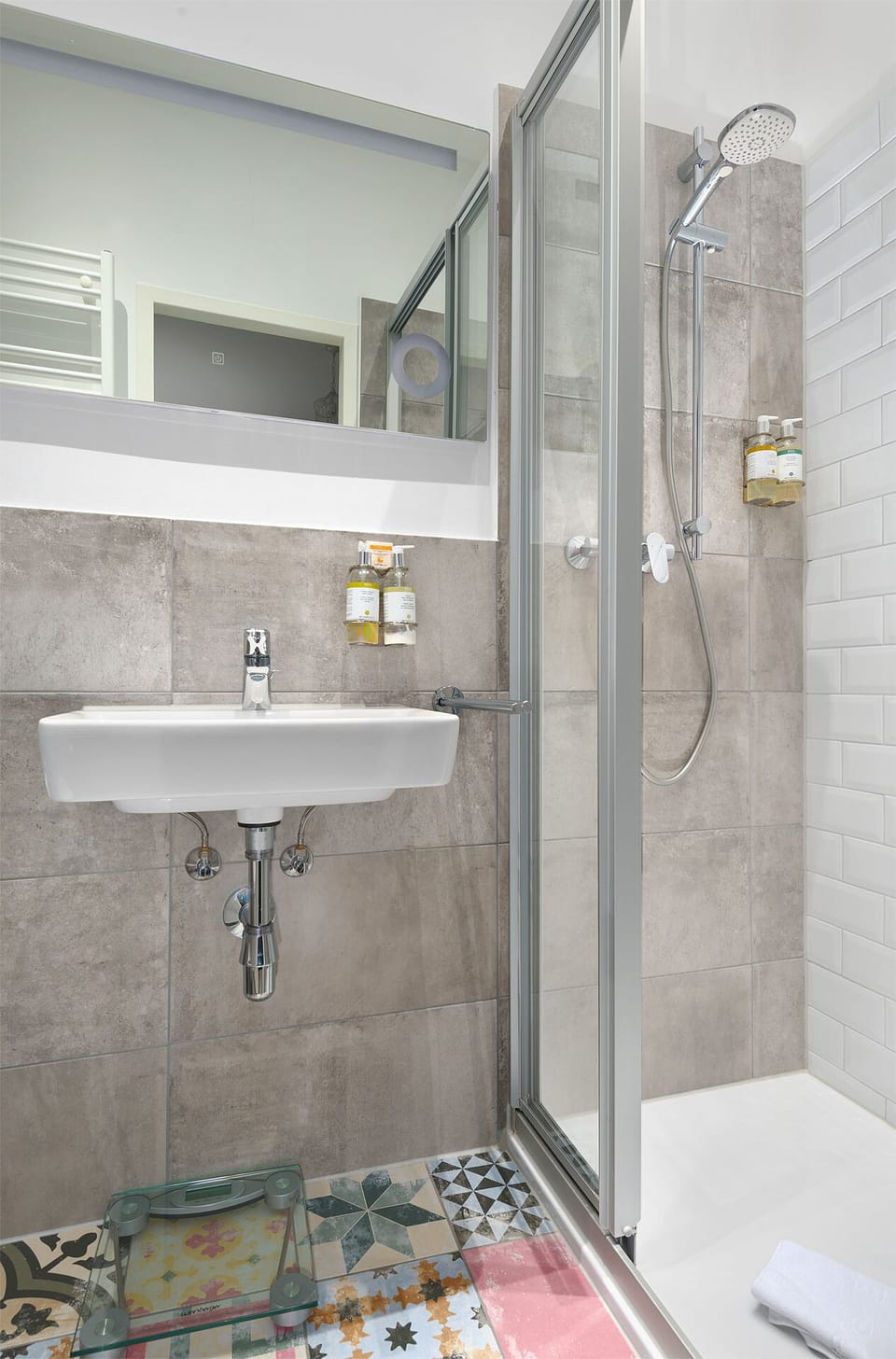 Junior Suite | Bathroom | Shower, free toiletries, hair dryer, bathrobes