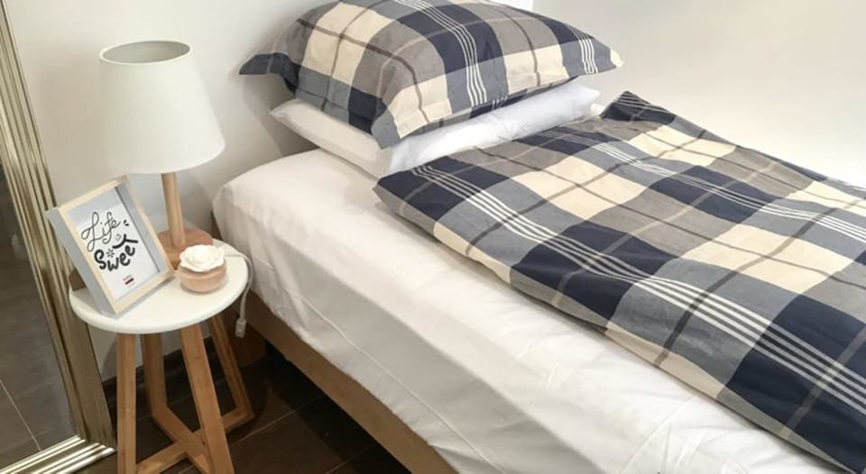 Single Room | Blackout drapes, free WiFi, bed sheets