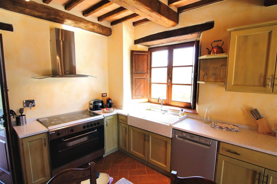 Noce cottage: kitchen