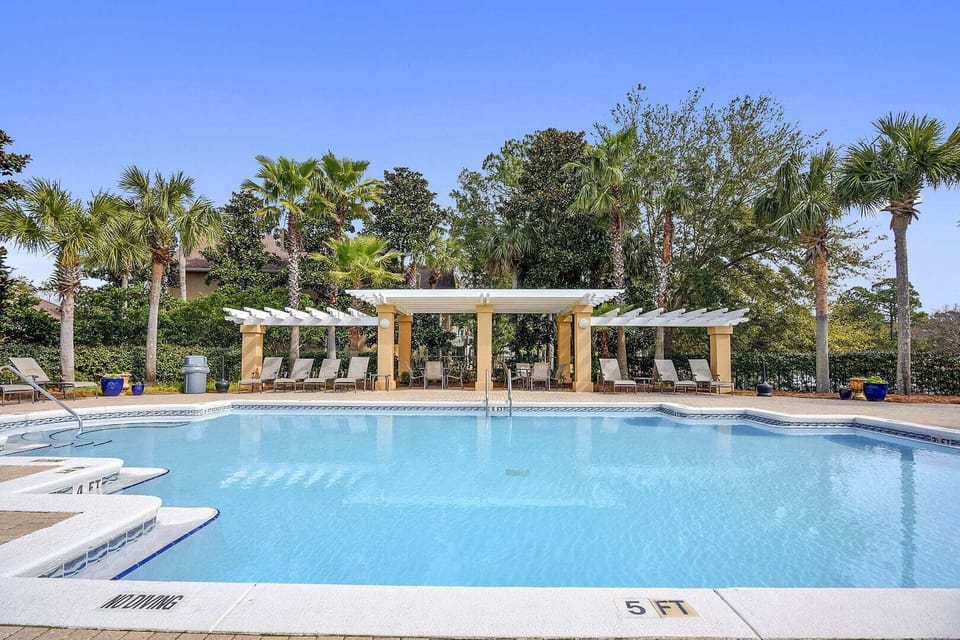 Community pool