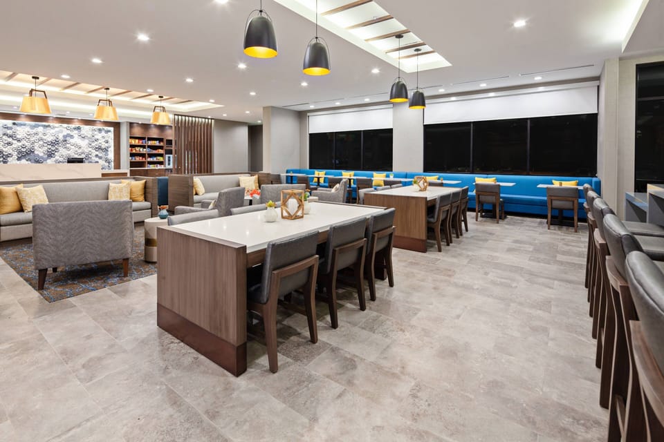 Lobby lounge