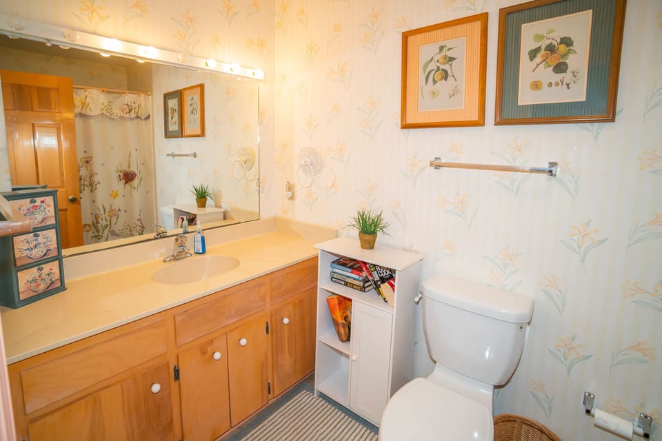 2nd fl., street side private bath (shower/tub combo)