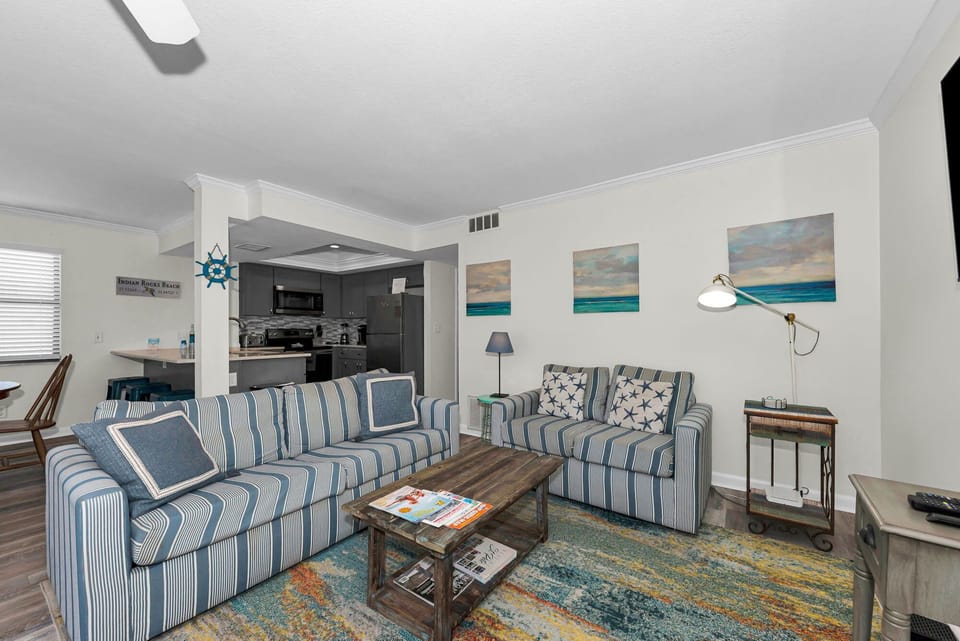 9-web-or-mls-Living20Room202