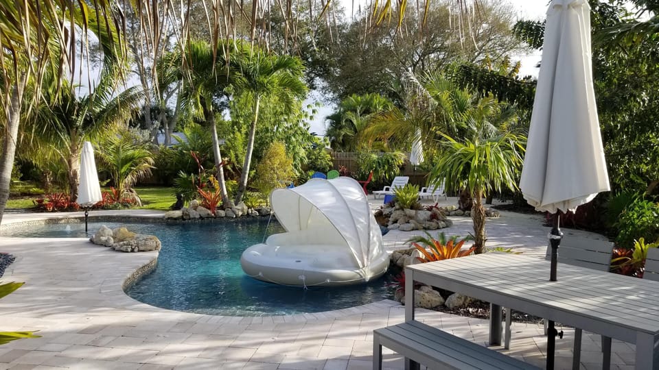 Pool floats and toys are not provide by host. This float is used to shoe size 