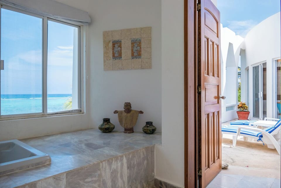 Dos Jaguares South Akumal - 5 bedroom Beach front villa in South Akumal, great for families