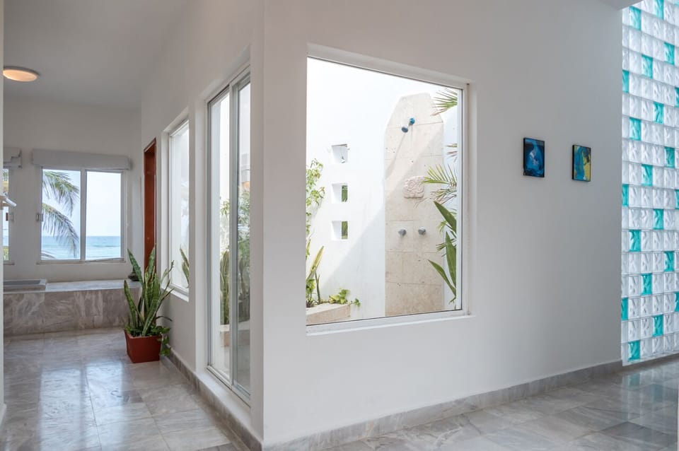 Dos Jaguares South Akumal - 5 bedroom Beach front villa in South Akumal, great for families