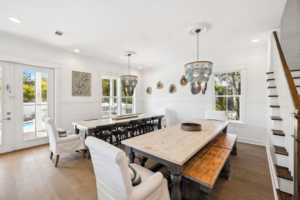 Dining Area with Seating for Everyone!