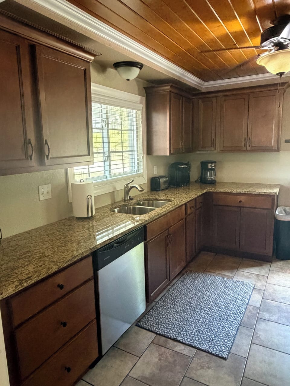 Full kitchen, Keurig, and traditional full size coffee maker