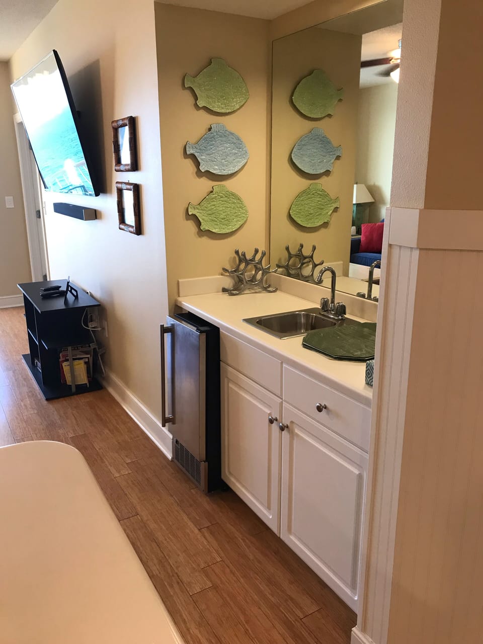 Wet bar and Built in Ice Machine