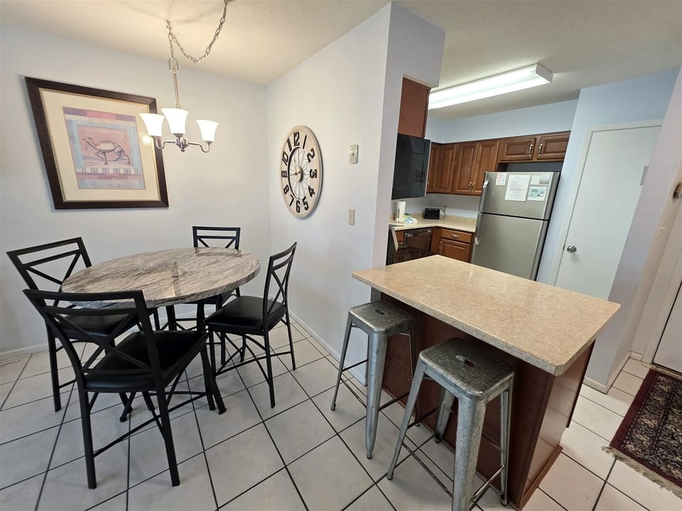 Kitchen & Dining Area