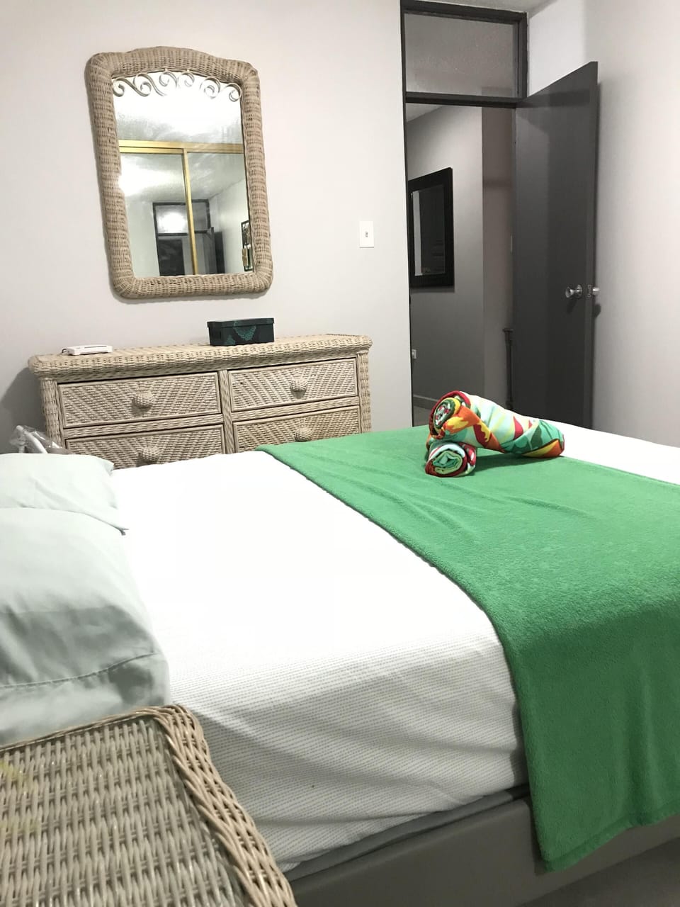 Main bedroom with a Queen size bed