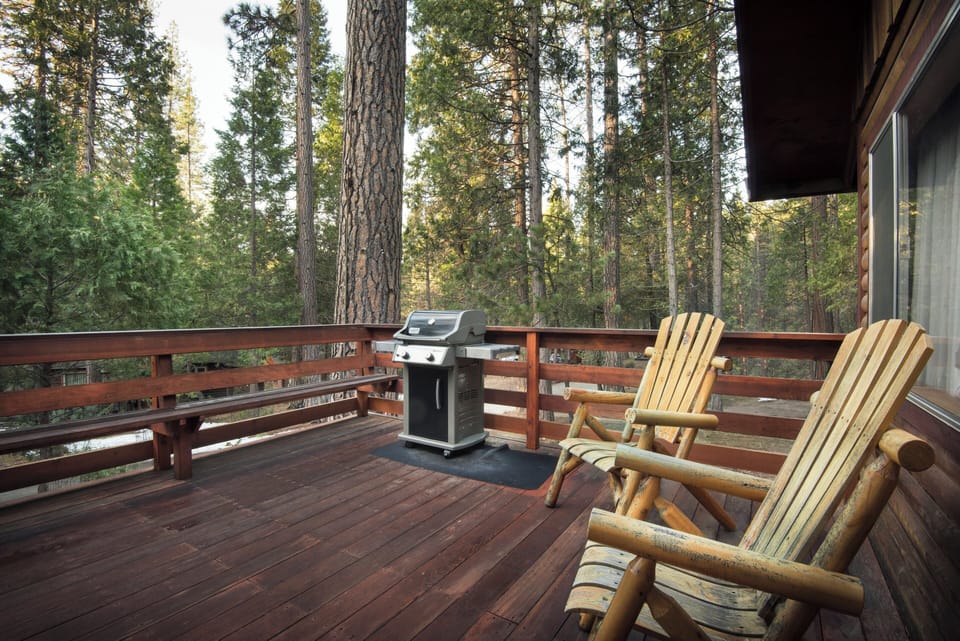 Front deck with gas BBQ grill