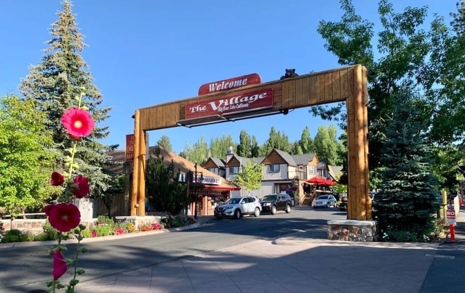 Just One Mile Away From The Village And All Shopping Areas. Perfect Location 