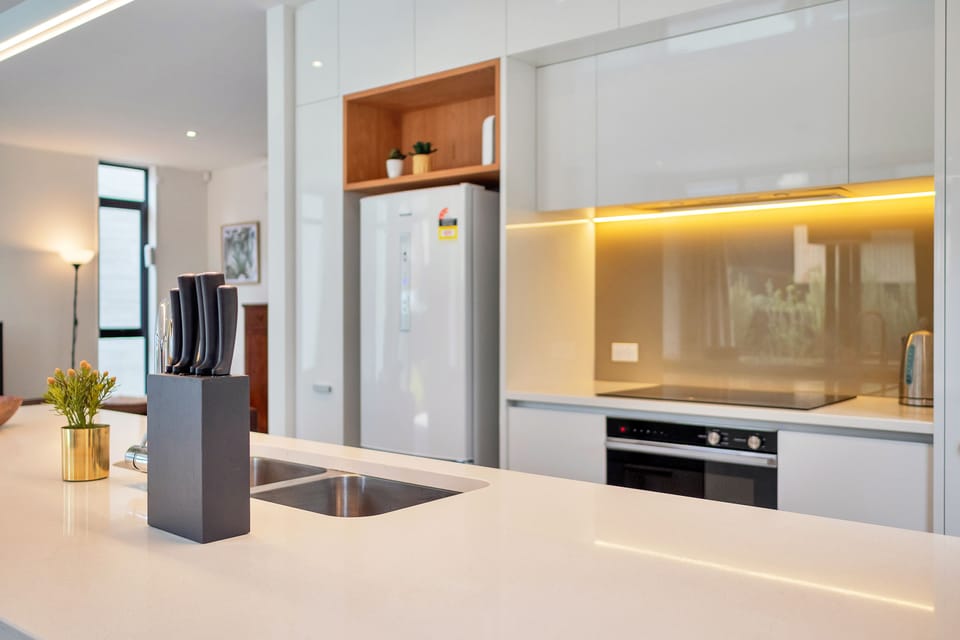 Executive House, 3 Bedrooms | Private kitchen | Fridge, microwave, stovetop, dishwasher