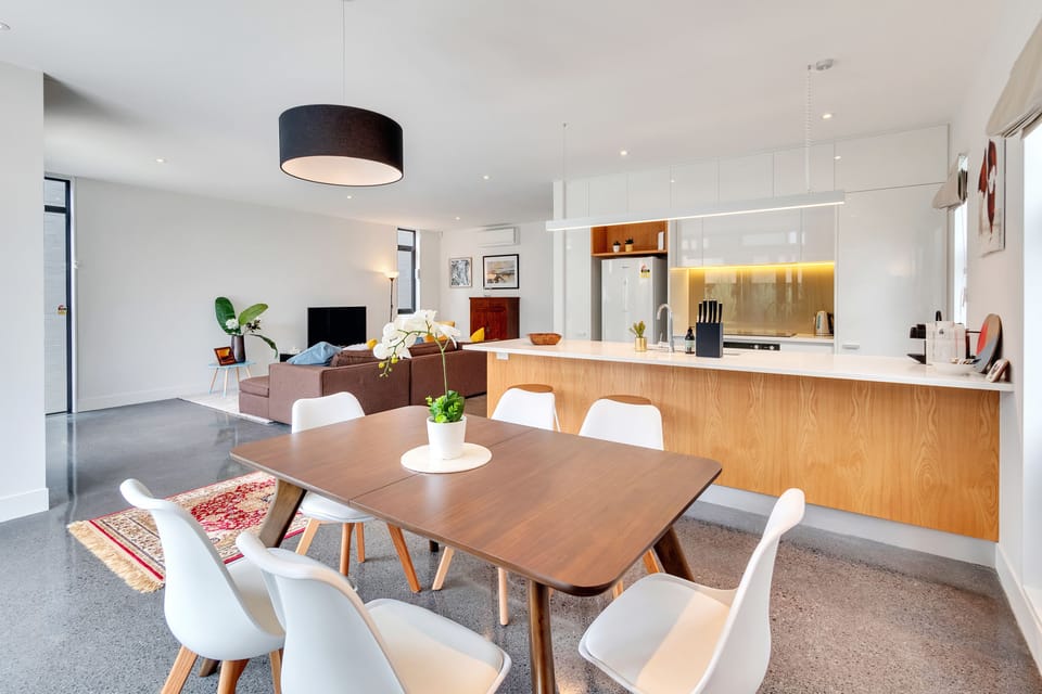 Executive House, 3 Bedrooms | In-room dining