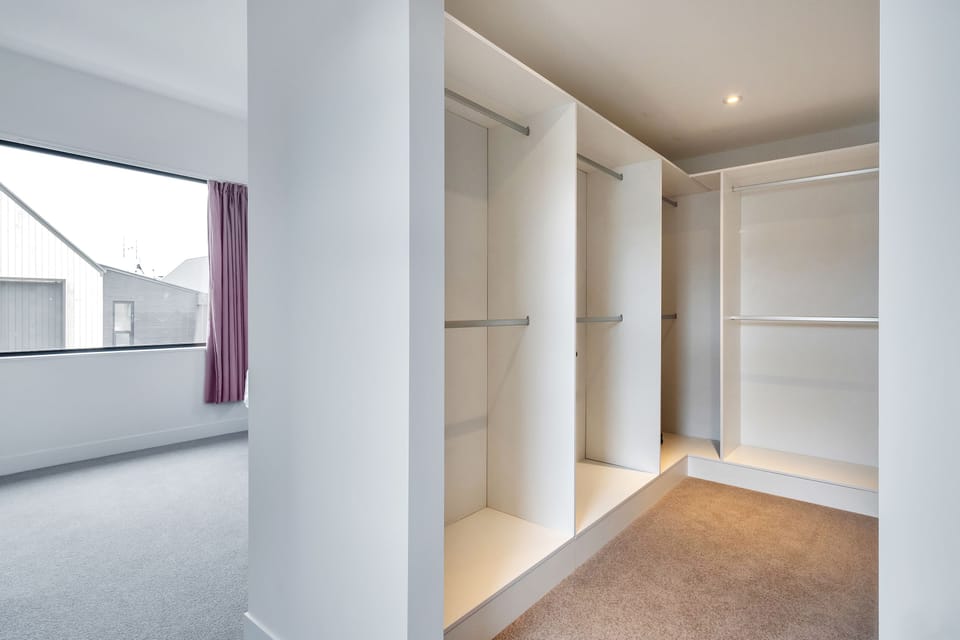 Executive House, 3 Bedrooms | Room amenity