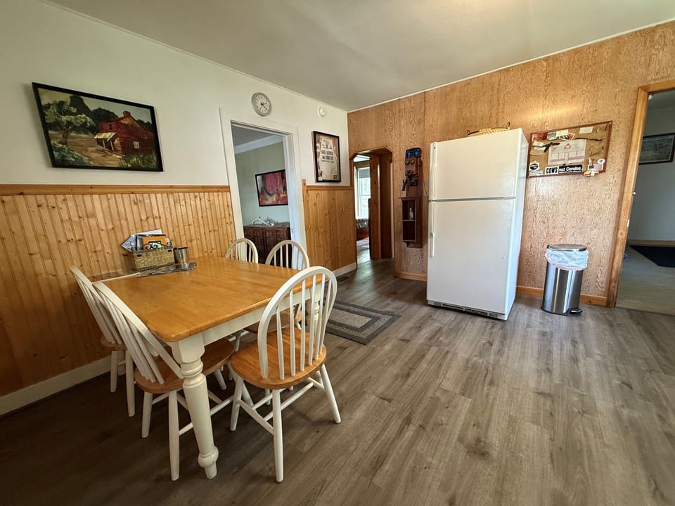 Kitchen dining