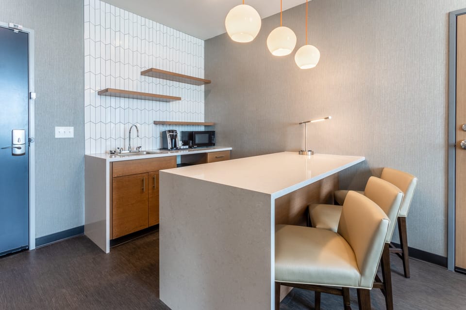Suite, 1 King Bed | Room amenity