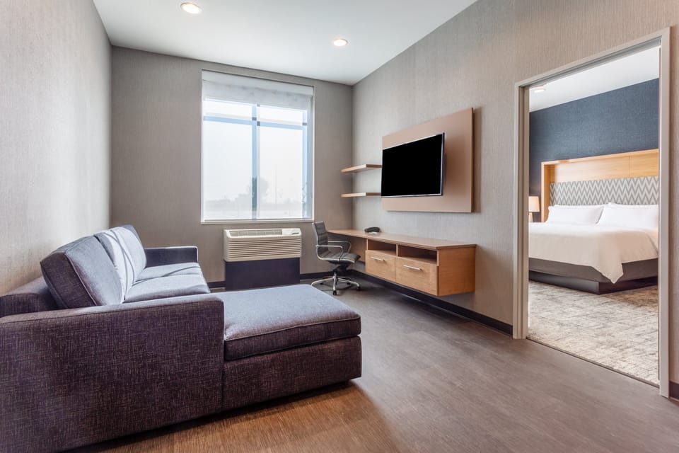 Pillowtop beds, desk, laptop workspace, blackout drapes