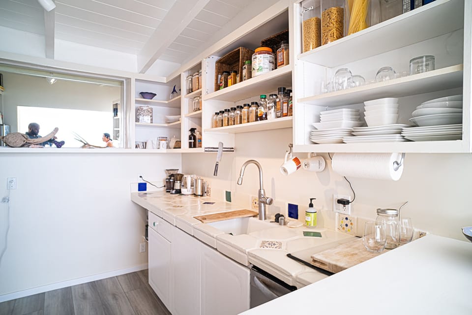Full kitchen