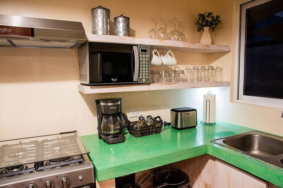 Upon check-in you’ll find 4 gallons of drinking water as well as some tea, coffee, creamer, sugar, and honey so that you can make yourself a warm drink to sip on in the mornings.