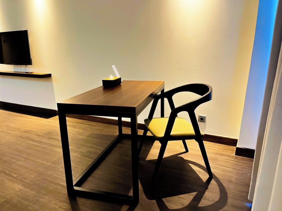 Executive Superior Room | Minibar, in-room safe, desk, soundproofing