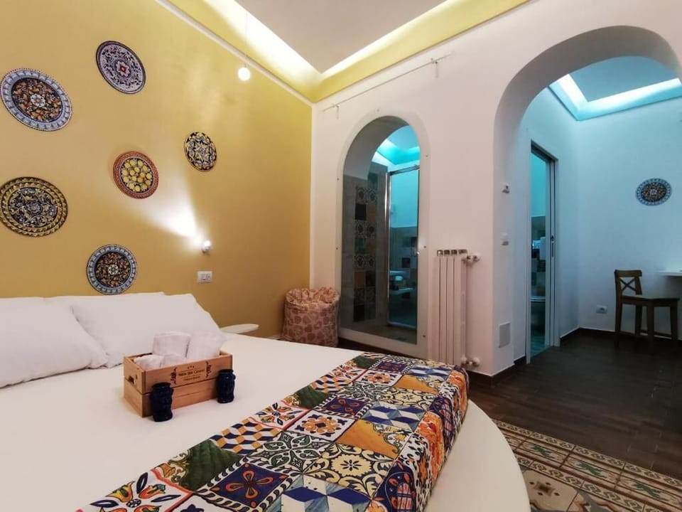 Premium bedding, down comforters, minibar, individually decorated
